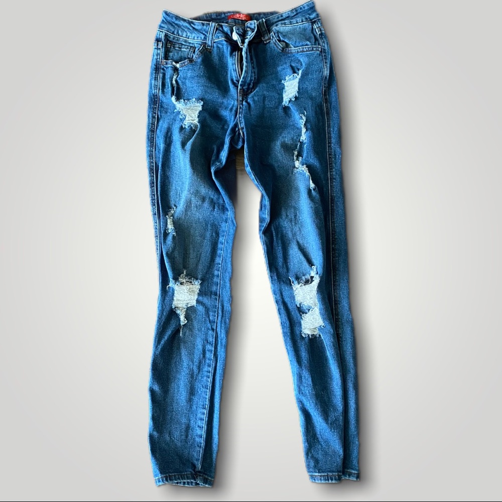 Distressed skinny jeans